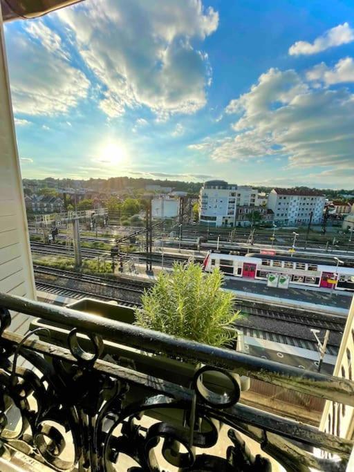 Superbe Appart Entier Au Pied De La Gare Rer, A 15 Min De Paris & Orly ジュヴィジー・シュロルジュ エクステリア 写真